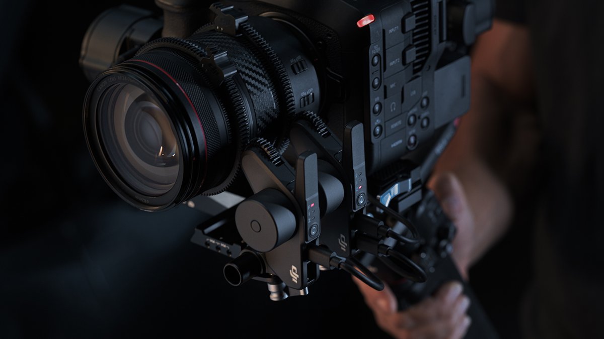 DJI RS 4 Pro gimbal stabilizer